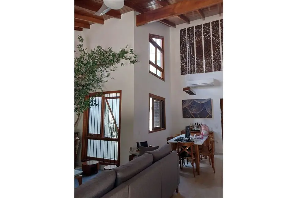 Casa com 3 quartos à venda, 220m2 em Partenon, Porto Alegre - RS - imagem 2 Foto 2 de Casa com 3 quartos à venda, 220m2 em Partenon, Porto Alegre - RS