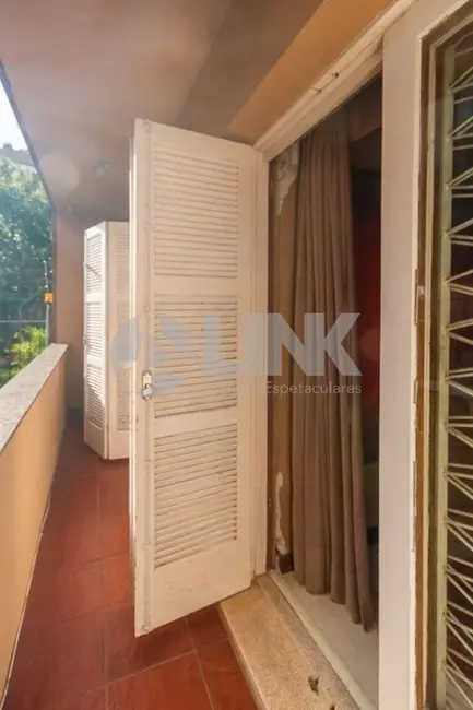 Apartamento com 3 quartos à venda, 121m2 em Moinhos de Vento, Porto Alegre - RS - imagem 3 Foto 3 de Apartamento com 3 quartos à venda, 121m2 em Moinhos de Vento, Porto Alegre - RS