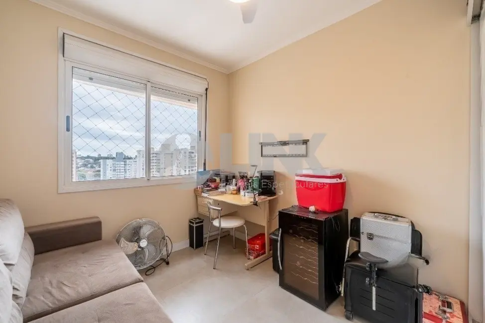 Foto 9 de Apartamento com 3 quartos à venda, 95m2 em Passo da Areia, Porto Alegre - RS
