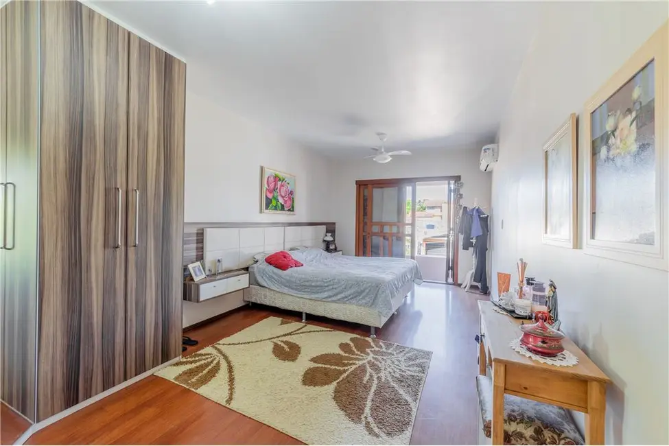 Casa com 3 quartos à venda, 303m2 em Higienópolis, Porto Alegre - RS - imagem 1 Foto 1 de Casa com 3 quartos à venda, 303m2 em Higienópolis, Porto Alegre - RS