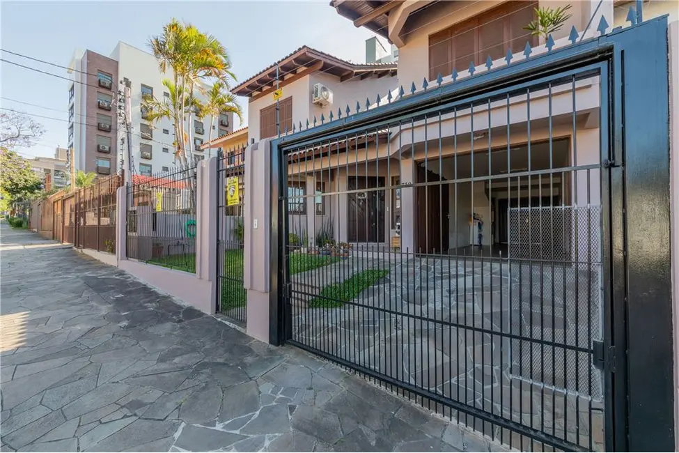 Casa com 3 quartos à venda, 303m2 em Higienópolis, Porto Alegre - RS - imagem 2 Foto 2 de Casa com 3 quartos à venda, 303m2 em Higienópolis, Porto Alegre - RS