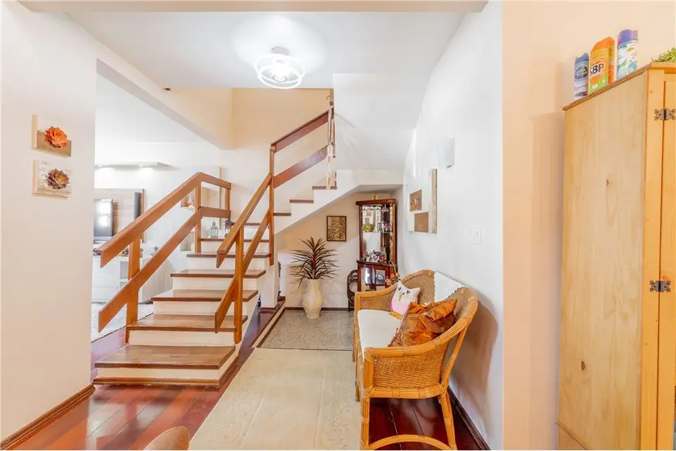 Casa com 3 quartos à venda, 303m2 em Higienópolis, Porto Alegre - RS - imagem 6 Foto 6 de Casa com 3 quartos à venda, 303m2 em Higienópolis, Porto Alegre - RS