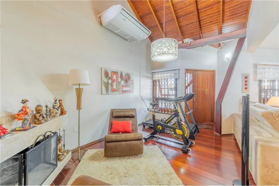 Casa com 3 quartos à venda, 303m2 em Higienópolis, Porto Alegre - RS - imagem 7 Foto 7 de Casa com 3 quartos à venda, 303m2 em Higienópolis, Porto Alegre - RS