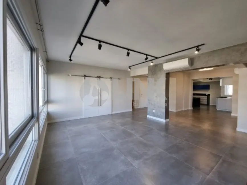 Apartamento com 3 quartos à venda, 167m2 em Moinhos de Vento, Porto Alegre - RS - imagem 3 Foto 3 de Apartamento com 3 quartos à venda, 167m2 em Moinhos de Vento, Porto Alegre - RS