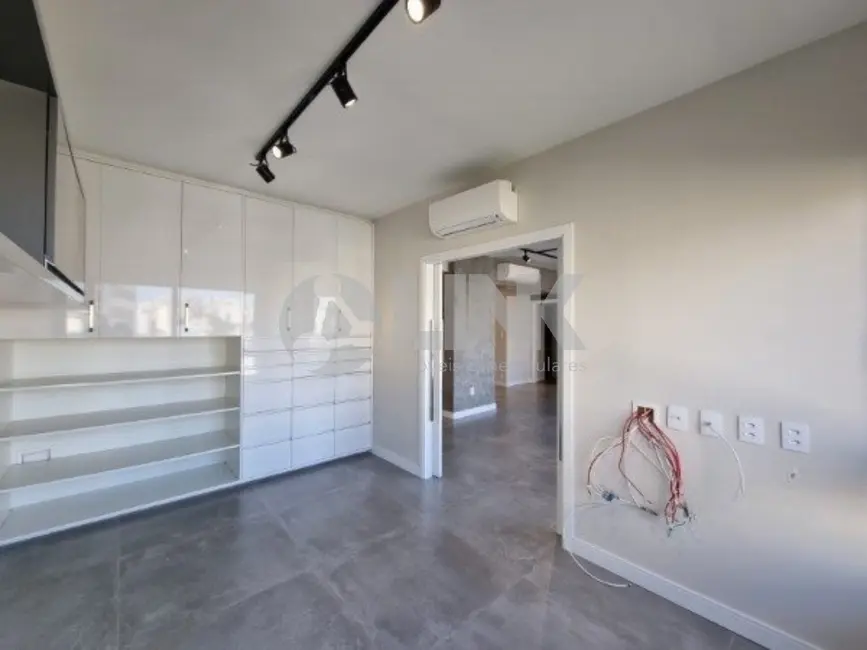 Apartamento com 3 quartos à venda, 167m2 em Moinhos de Vento, Porto Alegre - RS - imagem 7 Foto 7 de Apartamento com 3 quartos à venda, 167m2 em Moinhos de Vento, Porto Alegre - RS