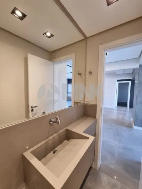 Apartamento com 3 quartos à venda, 167m2 em Moinhos de Vento, Porto Alegre - RS - imagem 6 Foto 6 de Apartamento com 3 quartos à venda, 167m2 em Moinhos de Vento, Porto Alegre - RS