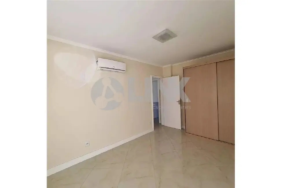 Apartamento com 3 quartos à venda, 120m2 em Moinhos de Vento, Porto Alegre - RS - imagem 8 Foto 8 de Apartamento com 3 quartos à venda, 120m2 em Moinhos de Vento, Porto Alegre - RS