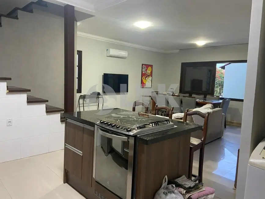 Foto 3 de Casa de Condomínio com 3 quartos à venda, 221m2 em Chácara das Pedras, Porto Alegre - RS