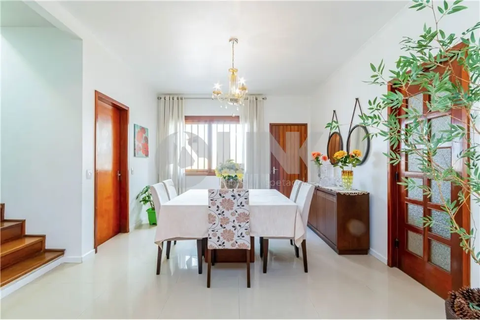 Casa com 4 quartos à venda, 294m2 em Jardim Itu, Porto Alegre - RS - imagem 9 Foto 9 de Casa com 4 quartos à venda, 294m2 em Jardim Itu, Porto Alegre - RS