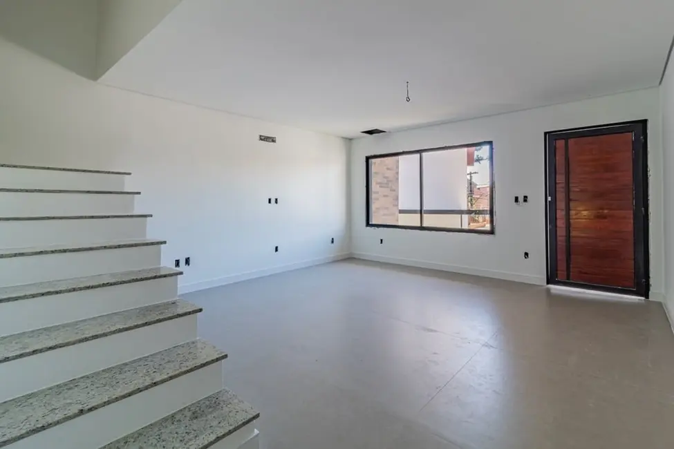 Foto 3 de Casa com 3 quartos à venda, 210m2 em Chácara das Pedras, Porto Alegre - RS