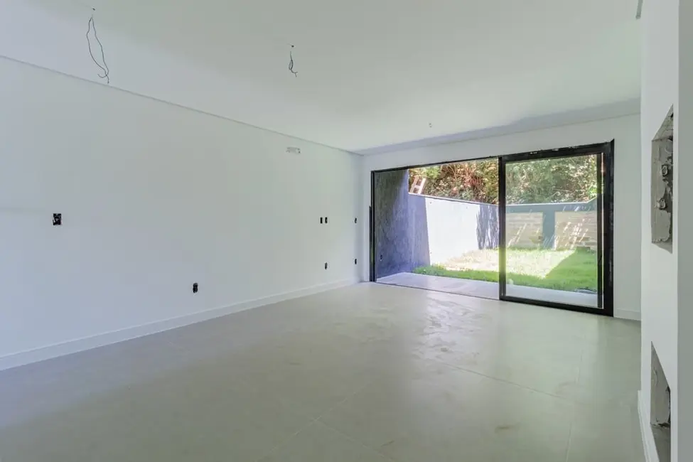 Foto 2 de Casa com 3 quartos à venda, 210m2 em Chácara das Pedras, Porto Alegre - RS