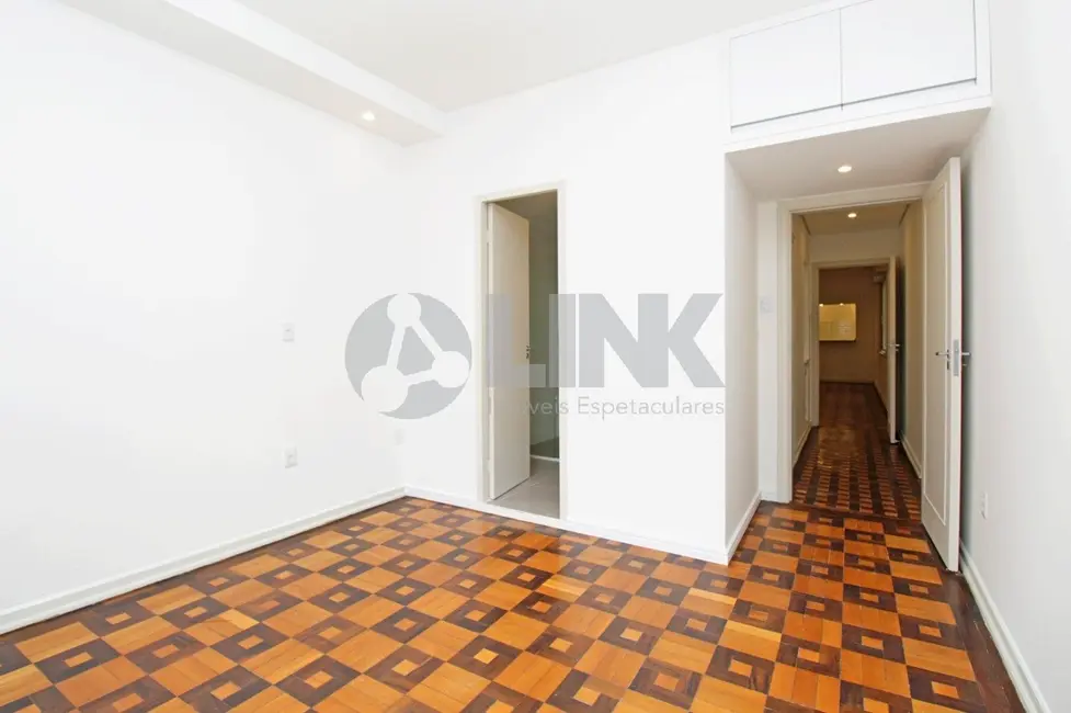 Apartamento com 3 quartos à venda, 102m2 em Moinhos de Vento, Porto Alegre - RS - imagem 7 Foto 7 de Apartamento com 3 quartos à venda, 102m2 em Moinhos de Vento, Porto Alegre - RS