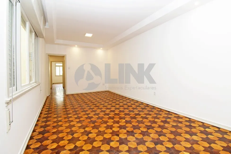 Apartamento com 3 quartos à venda, 102m2 em Moinhos de Vento, Porto Alegre - RS - imagem 8 Foto 8 de Apartamento com 3 quartos à venda, 102m2 em Moinhos de Vento, Porto Alegre - RS