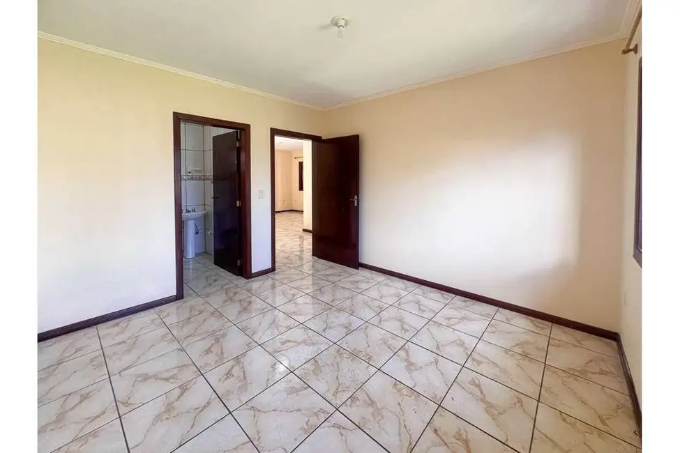 Foto 2 de Casa com 2 quartos à venda, 125m2 em Rio Branco, Canoas - RS