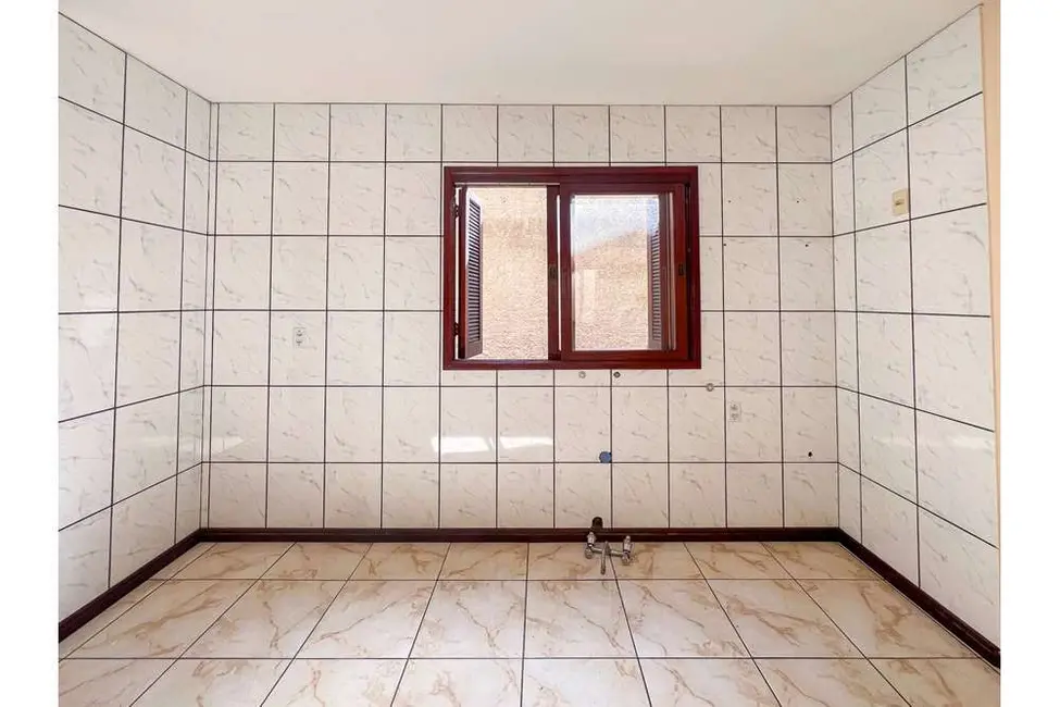 Casa com 2 quartos à venda, 125m2 em Rio Branco, Canoas - RS - imagem 3 Foto 3 de Casa com 2 quartos à venda, 125m2 em Rio Branco, Canoas - RS