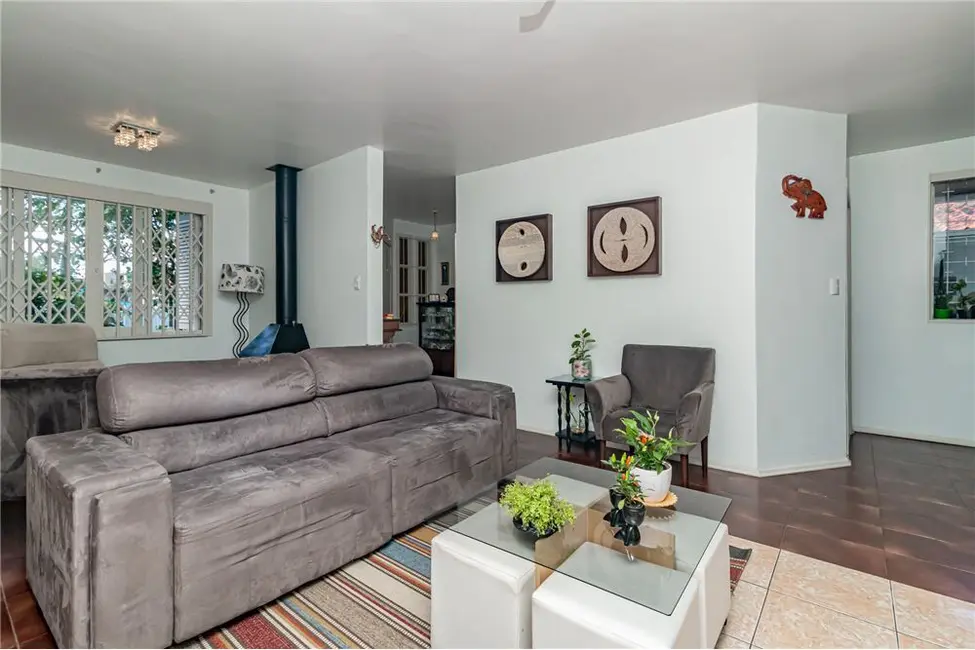 Casa com 4 quartos à venda, 234m2 em Vila Ipiranga, Porto Alegre - RS - imagem 2 Foto 2 de Casa com 4 quartos à venda, 234m2 em Vila Ipiranga, Porto Alegre - RS