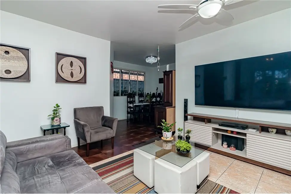 Casa com 4 quartos à venda, 234m2 em Vila Ipiranga, Porto Alegre - RS - imagem 3 Foto 3 de Casa com 4 quartos à venda, 234m2 em Vila Ipiranga, Porto Alegre - RS