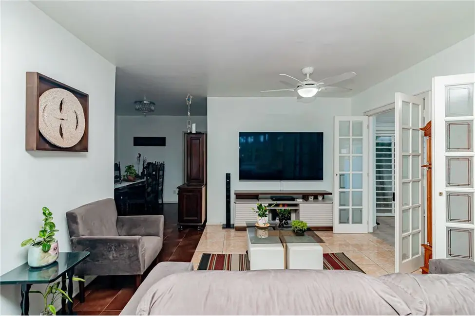 Casa com 4 quartos à venda, 234m2 em Vila Ipiranga, Porto Alegre - RS - imagem 4 Foto 4 de Casa com 4 quartos à venda, 234m2 em Vila Ipiranga, Porto Alegre - RS