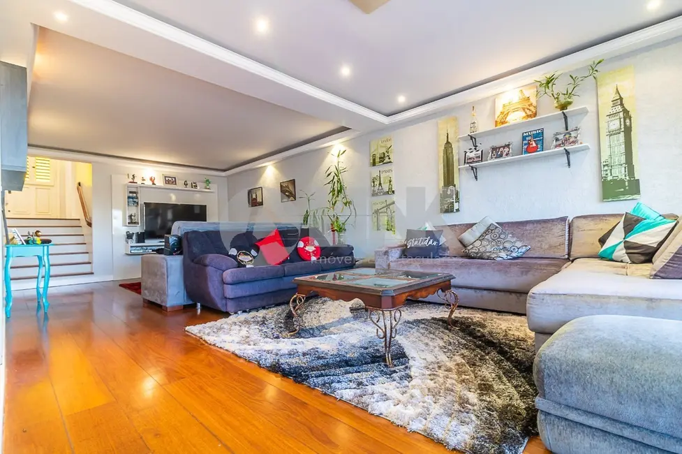 Casa com 4 quartos à venda, 243m2 em Três Figueiras, Porto Alegre - RS - imagem 8 Foto 8 de Casa com 4 quartos à venda, 243m2 em Três Figueiras, Porto Alegre - RS