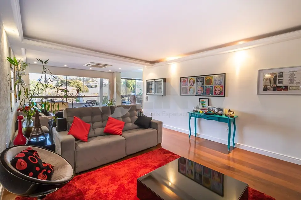 Casa com 4 quartos à venda, 243m2 em Três Figueiras, Porto Alegre - RS - imagem 3 Foto 3 de Casa com 4 quartos à venda, 243m2 em Três Figueiras, Porto Alegre - RS