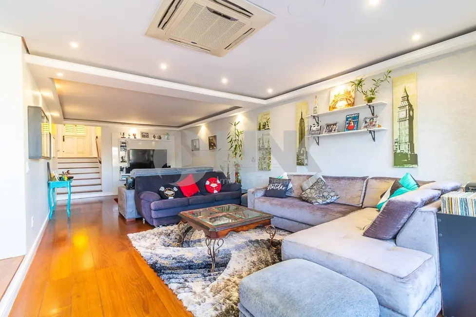 Casa com 4 quartos à venda, 243m2 em Três Figueiras, Porto Alegre - RS - imagem 7 Foto 7 de Casa com 4 quartos à venda, 243m2 em Três Figueiras, Porto Alegre - RS