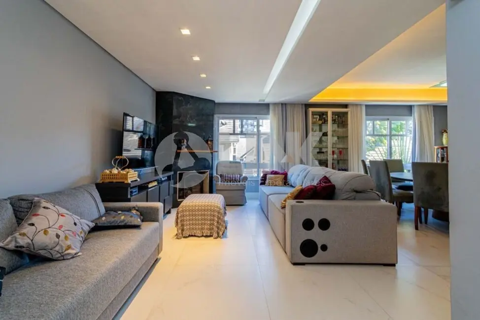 Casa de Condomínio com 3 quartos à venda, 252m2 em Jardim Carvalho, Porto Alegre - RS - imagem 8 Foto 8 de Casa de Condomínio com 3 quartos à venda, 252m2 em Jardim Carvalho, Porto Alegre - RS