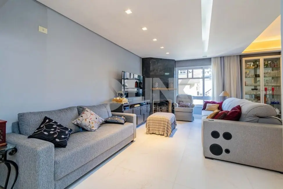 Casa de Condomínio com 3 quartos à venda, 252m2 em Jardim Carvalho, Porto Alegre - RS - imagem 3 Foto 3 de Casa de Condomínio com 3 quartos à venda, 252m2 em Jardim Carvalho, Porto Alegre - RS