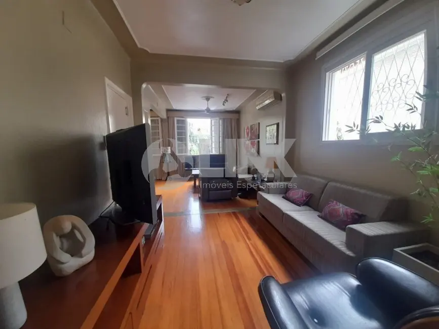 Casa com 4 quartos à venda, 390m2 em Petrópolis, Porto Alegre - RS - imagem 8 Foto 8 de Casa com 4 quartos à venda, 390m2 em Petrópolis, Porto Alegre - RS