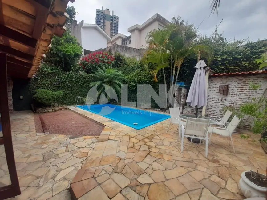 Casa com 4 quartos à venda, 390m2 em Petrópolis, Porto Alegre - RS - imagem 4 Foto 4 de Casa com 4 quartos à venda, 390m2 em Petrópolis, Porto Alegre - RS