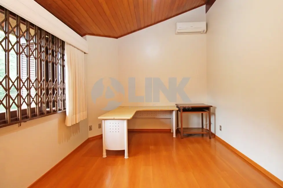 Casa com 3 quartos à venda, 334m2 em Chácara das Pedras, Porto Alegre - RS - imagem 8 Foto 8 de Casa com 3 quartos à venda, 334m2 em Chácara das Pedras, Porto Alegre - RS