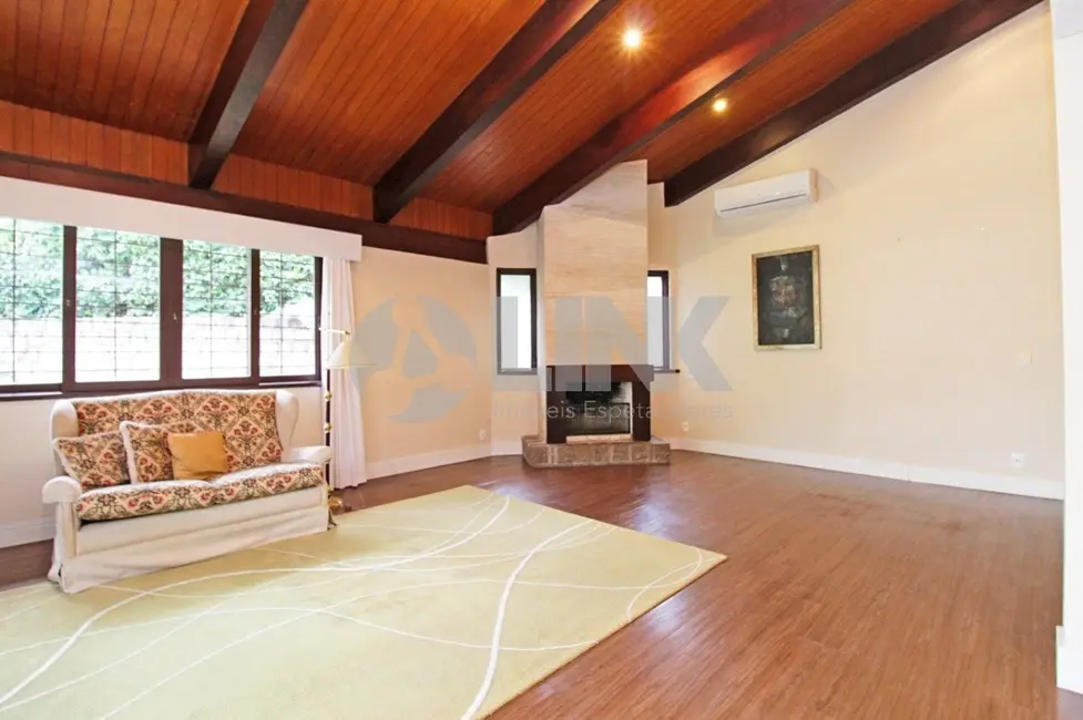 Casa com 3 quartos à venda, 334m2 em Chácara das Pedras, Porto Alegre - RS - imagem 3 Foto 3 de Casa com 3 quartos à venda, 334m2 em Chácara das Pedras, Porto Alegre - RS