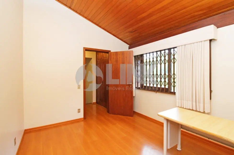 Casa com 3 quartos à venda, 334m2 em Chácara das Pedras, Porto Alegre - RS - imagem 9 Foto 9 de Casa com 3 quartos à venda, 334m2 em Chácara das Pedras, Porto Alegre - RS