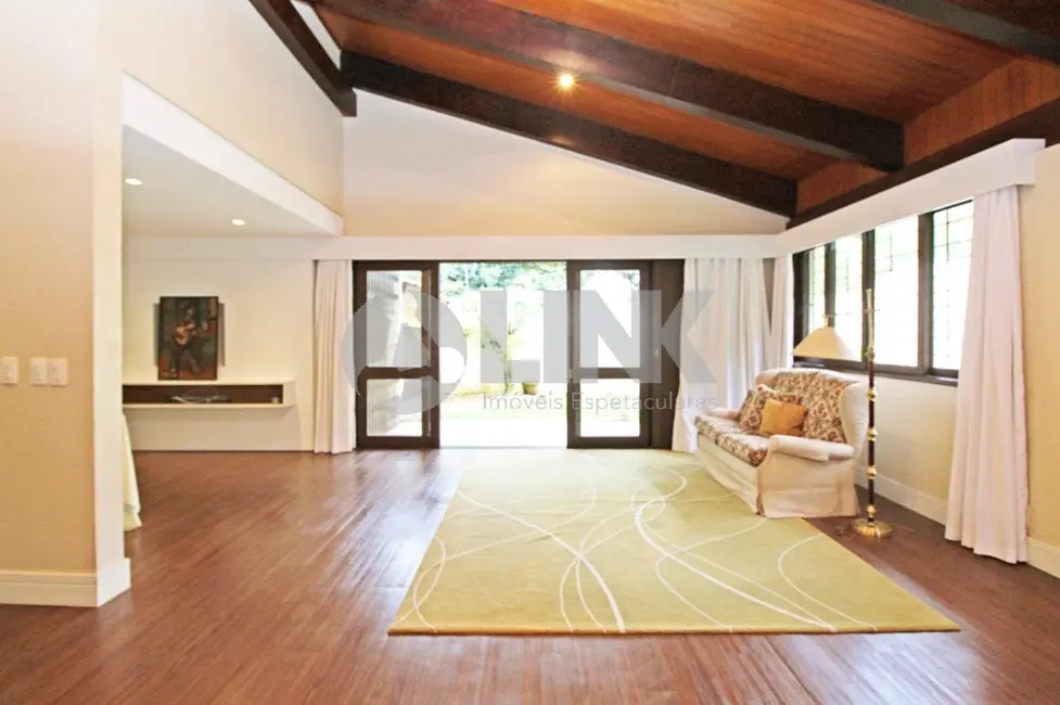 Foto 2 de Casa com 3 quartos à venda, 334m2 em Chácara das Pedras, Porto Alegre - RS