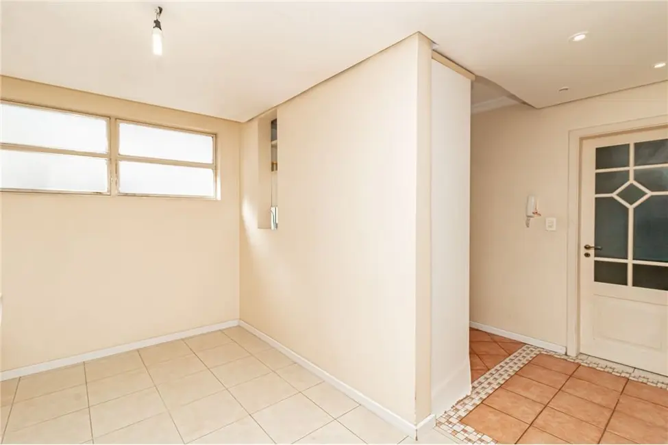 Apartamento com 2 quartos à venda, 77m2 em Higienópolis, Porto Alegre - RS - imagem 4 Foto 4 de Apartamento com 2 quartos à venda, 77m2 em Higienópolis, Porto Alegre - RS