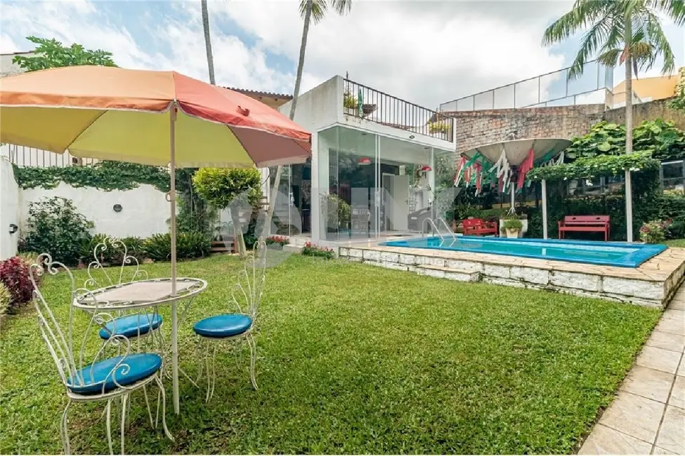 Casa com 7 quartos à venda, 400m2 em Chácara das Pedras, Porto Alegre - RS - imagem 5 Foto 5 de Casa com 7 quartos à venda, 400m2 em Chácara das Pedras, Porto Alegre - RS