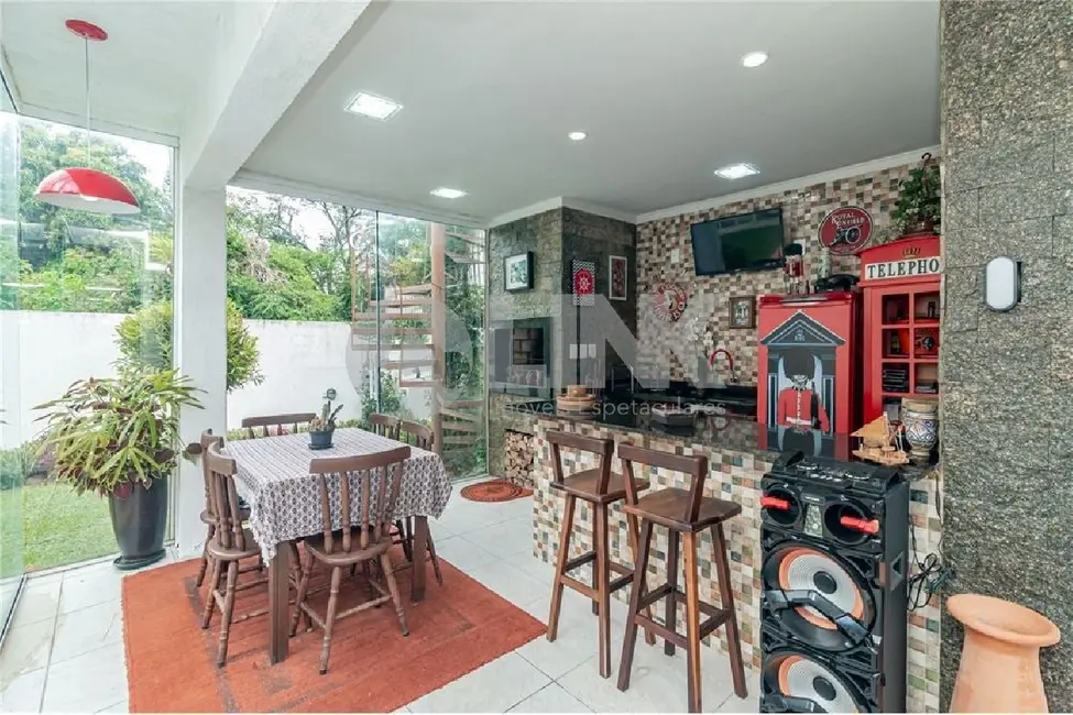 Casa com 7 quartos à venda, 400m2 em Chácara das Pedras, Porto Alegre - RS - imagem 9 Foto 9 de Casa com 7 quartos à venda, 400m2 em Chácara das Pedras, Porto Alegre - RS