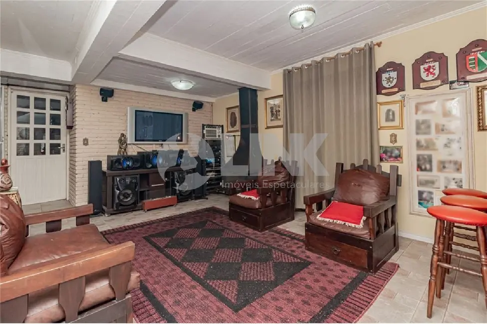 Foto 2 de Casa com 7 quartos à venda, 400m2 em Chácara das Pedras, Porto Alegre - RS
