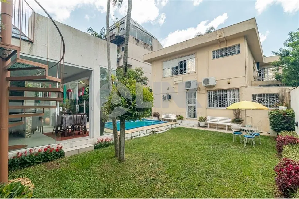 Casa com 7 quartos à venda, 400m2 em Chácara das Pedras, Porto Alegre - RS - imagem 4 Foto 4 de Casa com 7 quartos à venda, 400m2 em Chácara das Pedras, Porto Alegre - RS