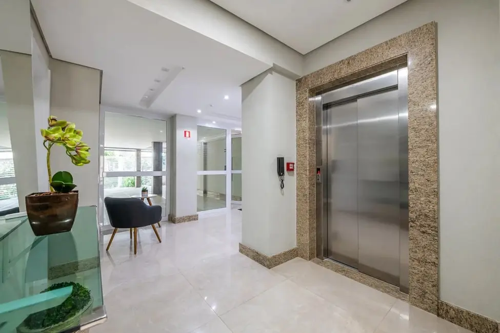 Apartamento com 3 quartos à venda, 243m2 em Higienópolis, Porto Alegre - RS - imagem 3 Foto 3 de Apartamento com 3 quartos à venda, 243m2 em Higienópolis, Porto Alegre - RS