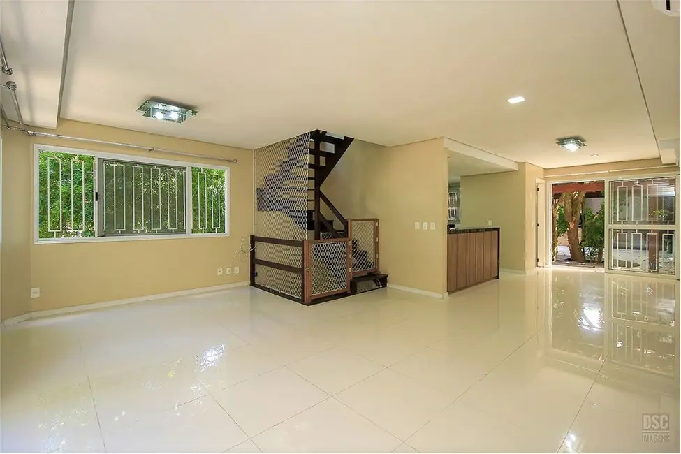 Foto 2 de Casa de Condomínio com 3 quartos à venda, 231m2 em Sétimo Céu, Porto Alegre - RS