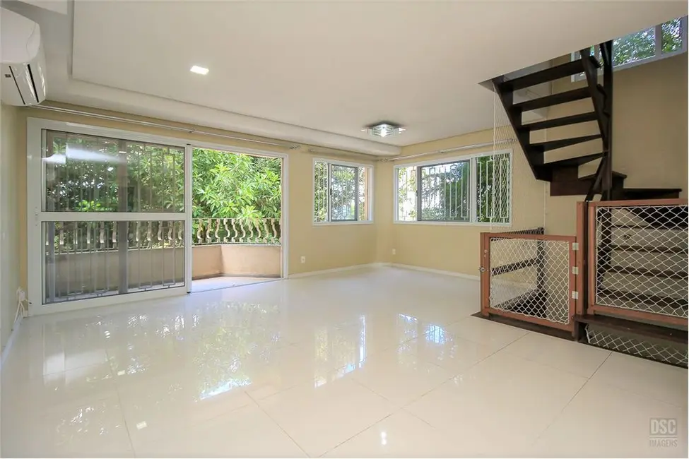 Foto 3 de Casa de Condomínio com 3 quartos à venda, 231m2 em Sétimo Céu, Porto Alegre - RS