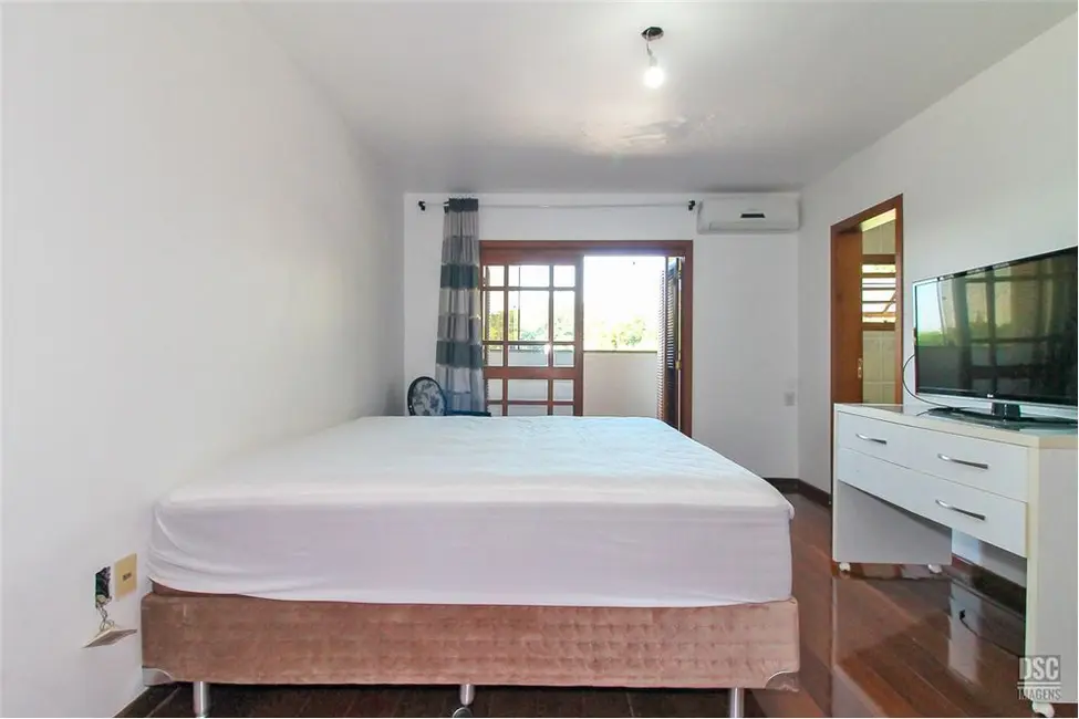 Casa com 3 quartos à venda, 289m2 em Ipanema, Porto Alegre - RS - imagem 6 Foto 6 de Casa com 3 quartos à venda, 289m2 em Ipanema, Porto Alegre - RS