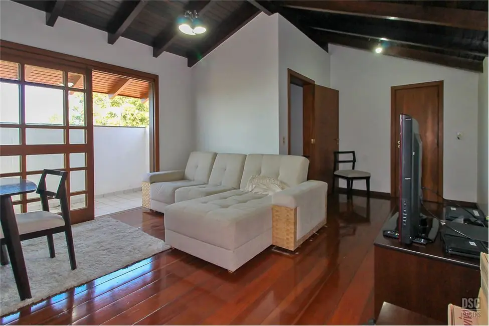 Casa com 3 quartos à venda, 289m2 em Ipanema, Porto Alegre - RS - imagem 3 Foto 3 de Casa com 3 quartos à venda, 289m2 em Ipanema, Porto Alegre - RS