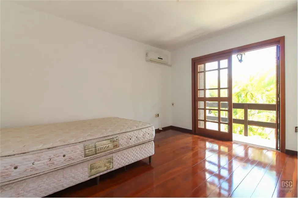 Casa com 3 quartos à venda, 289m2 em Ipanema, Porto Alegre - RS - imagem 8 Foto 8 de Casa com 3 quartos à venda, 289m2 em Ipanema, Porto Alegre - RS