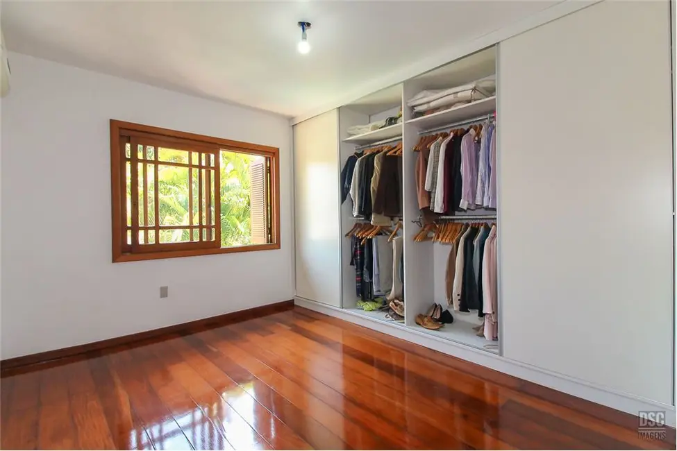 Casa com 3 quartos à venda, 289m2 em Ipanema, Porto Alegre - RS - imagem 7 Foto 7 de Casa com 3 quartos à venda, 289m2 em Ipanema, Porto Alegre - RS