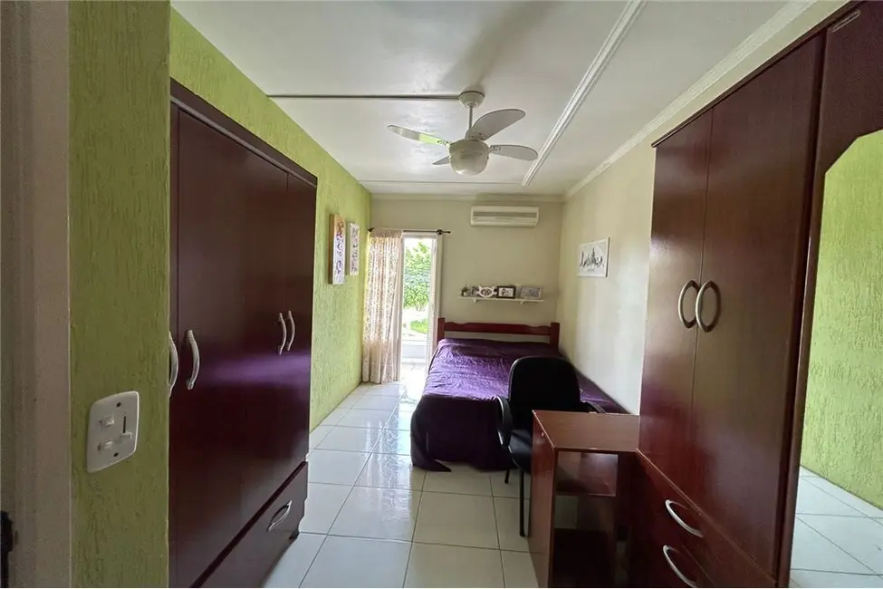 Casa com 3 quartos à venda, 200m2 em Igara, Canoas - RS - imagem 8 Foto 8 de Casa com 3 quartos à venda, 200m2 em Igara, Canoas - RS