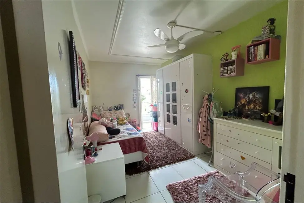 Casa com 3 quartos à venda, 200m2 em Igara, Canoas - RS - imagem 7 Foto 7 de Casa com 3 quartos à venda, 200m2 em Igara, Canoas - RS