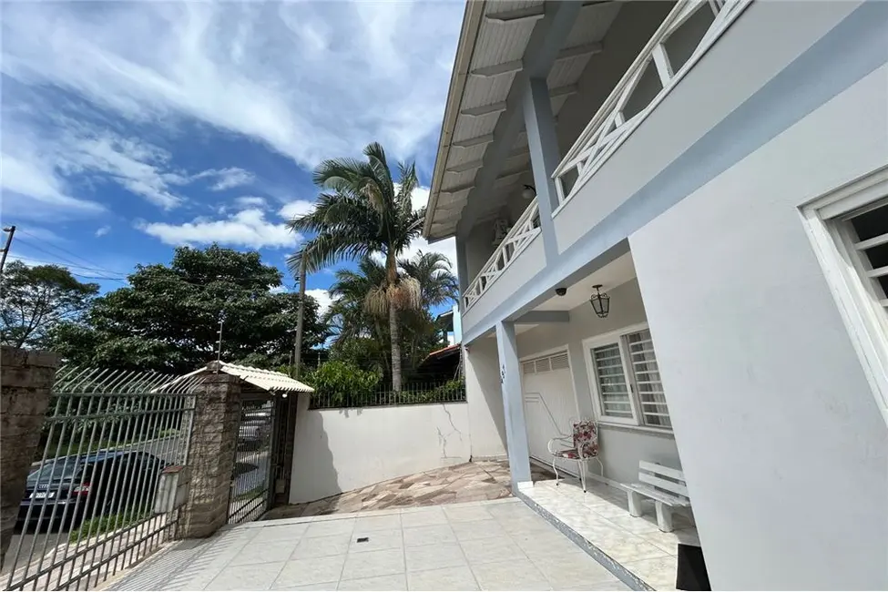 Casa com 3 quartos à venda, 200m2 em Igara, Canoas - RS - imagem 5 Foto 5 de Casa com 3 quartos à venda, 200m2 em Igara, Canoas - RS