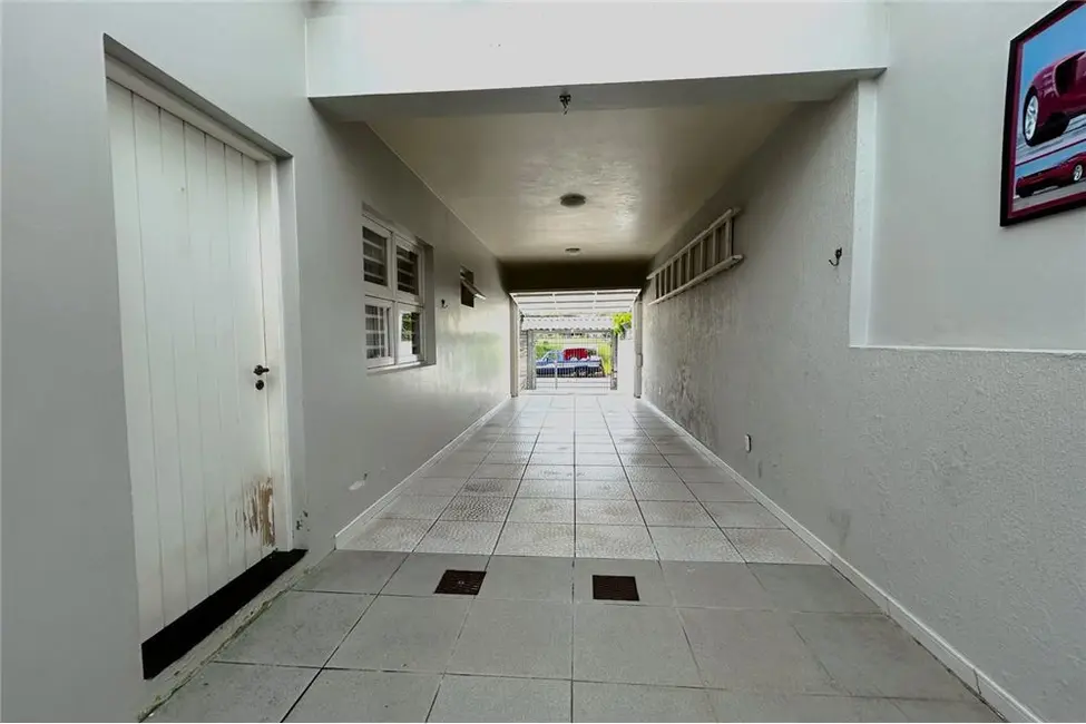 Casa com 3 quartos à venda, 200m2 em Igara, Canoas - RS - imagem 3 Foto 3 de Casa com 3 quartos à venda, 200m2 em Igara, Canoas - RS