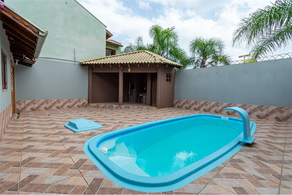 Casa com 3 quartos à venda, 132m2 em Igara, Canoas - RS - imagem 5 Foto 5 de Casa com 3 quartos à venda, 132m2 em Igara, Canoas - RS